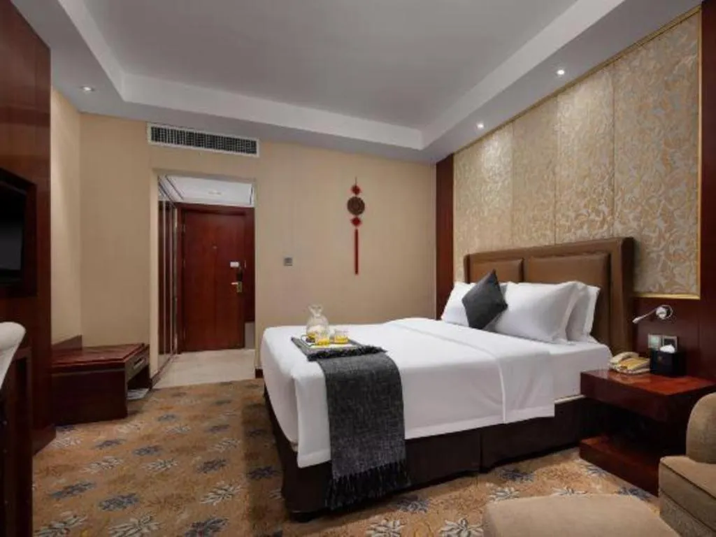 Bed in Changsha Huatian Hotel