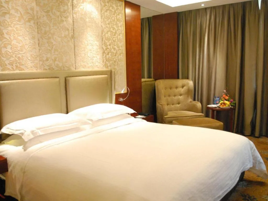 Bed in Changsha Huatian Hotel