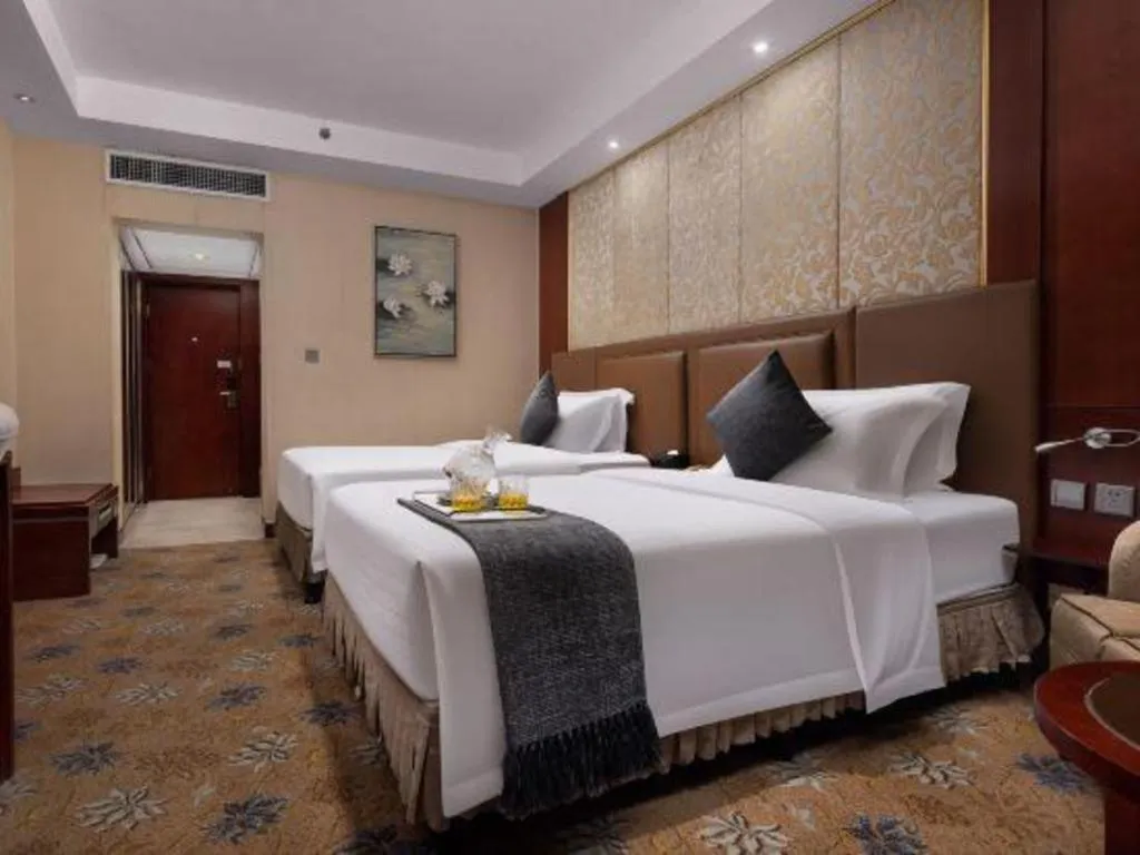 Bed in Changsha Huatian Hotel