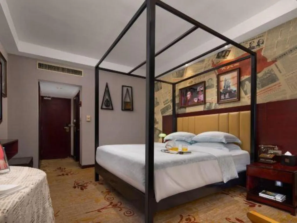 Bed in Changsha Huatian Hotel