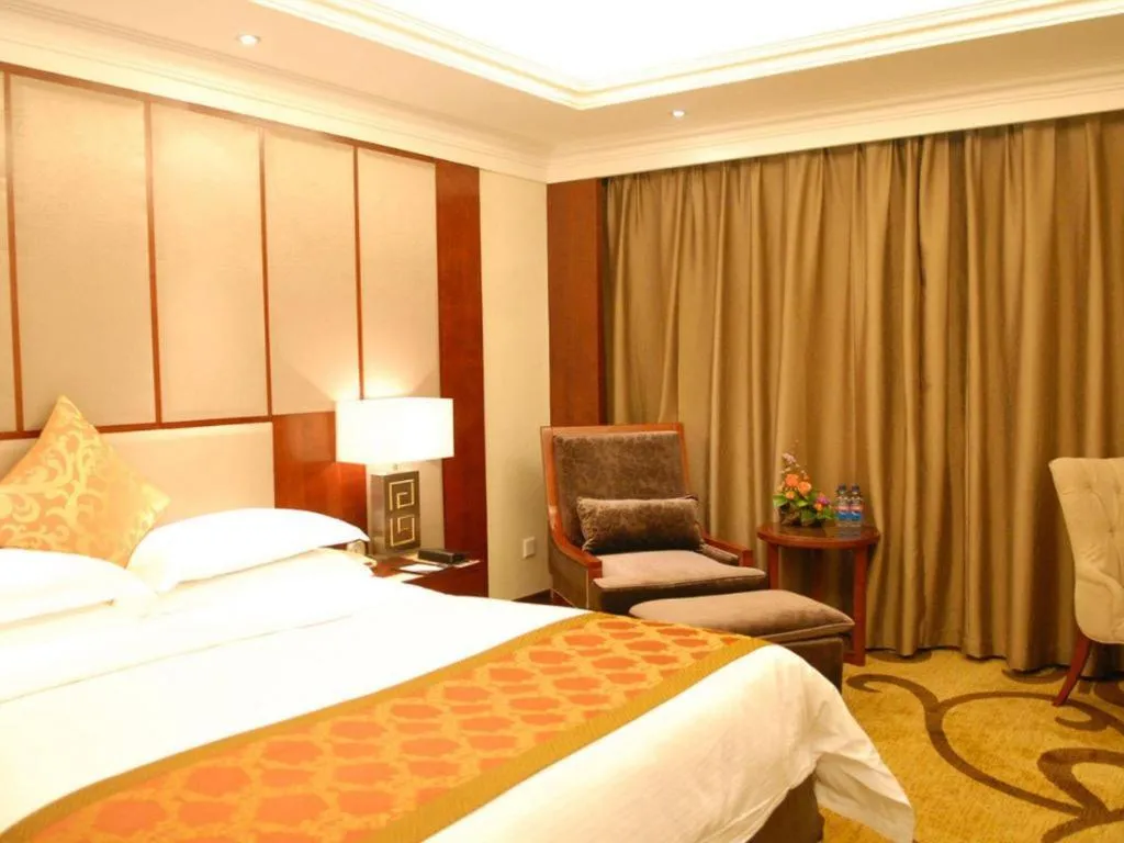 Bed in Changsha Huatian Hotel