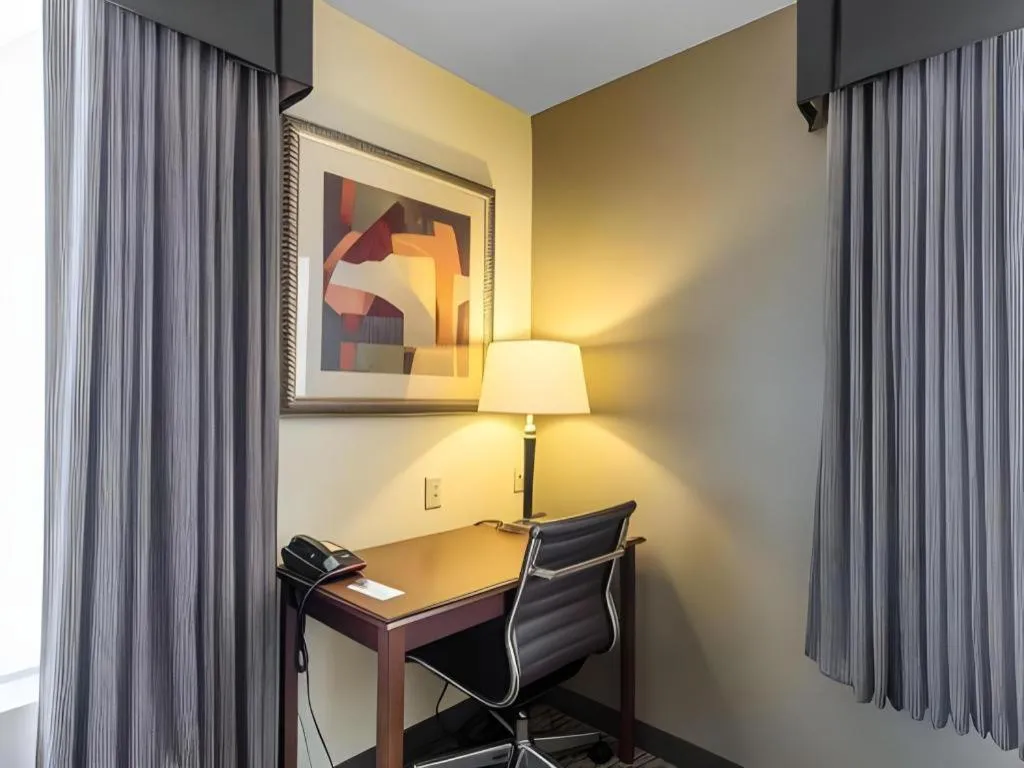 Comfort Inn & Suites