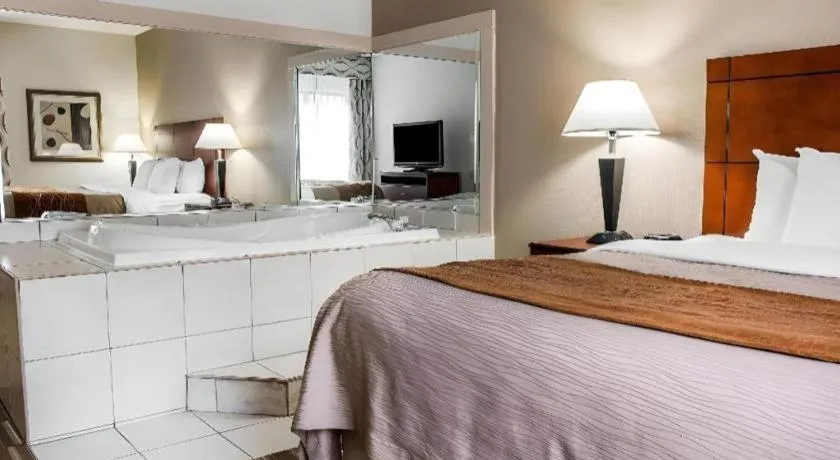 Bed in Comfort Inn & Suites University South