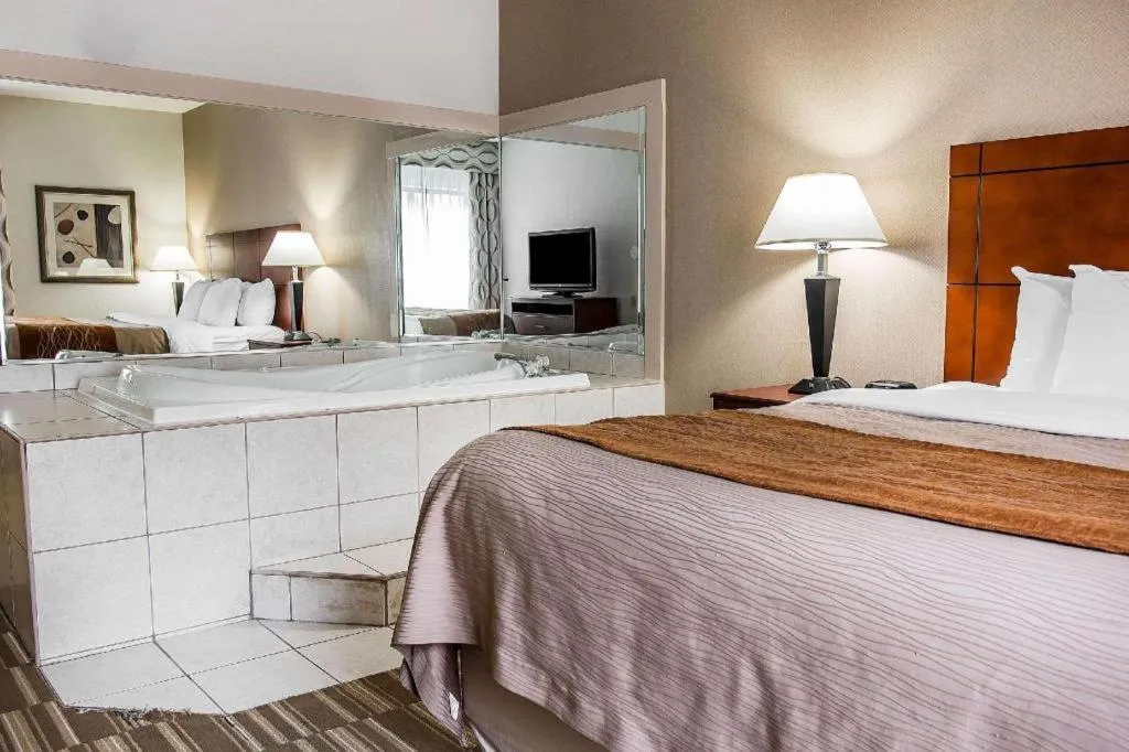 Bed in Comfort Inn & Suites University South