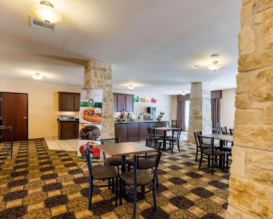 Quality Suites Huntsville Near University