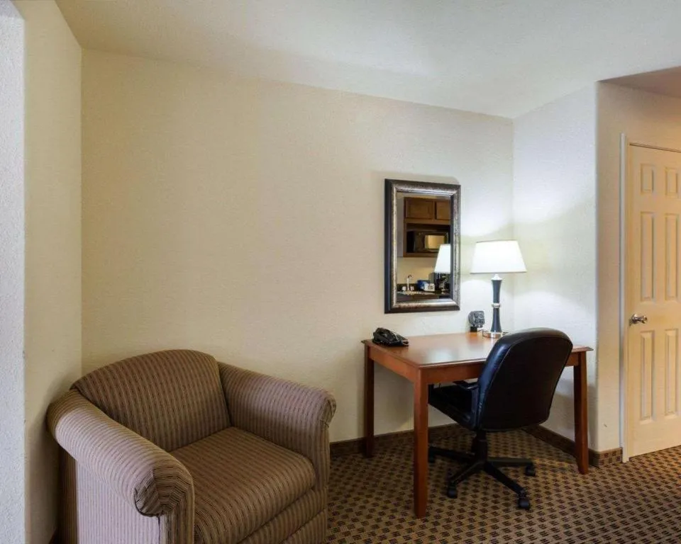 Quality Suites Huntsville Near University