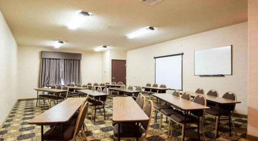 Quality Suites Huntsville Near University