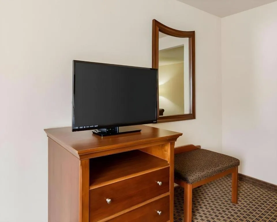 Quality Suites Huntsville Near University
