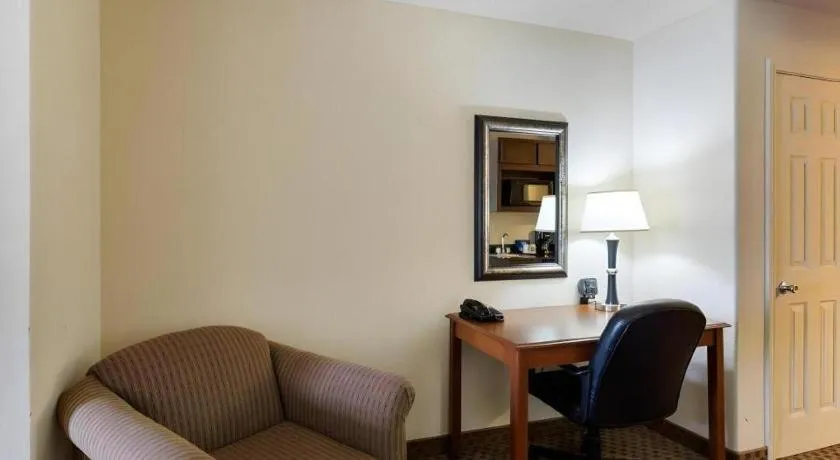 Quality Suites Huntsville Near University
