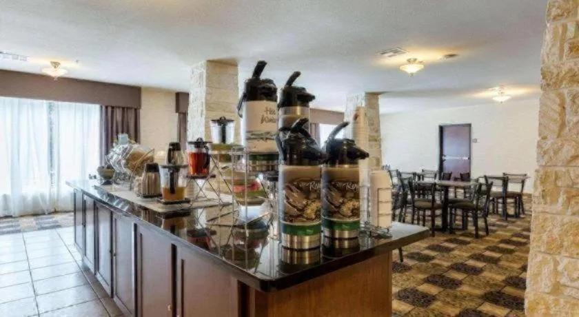 Quality Suites Huntsville Near University