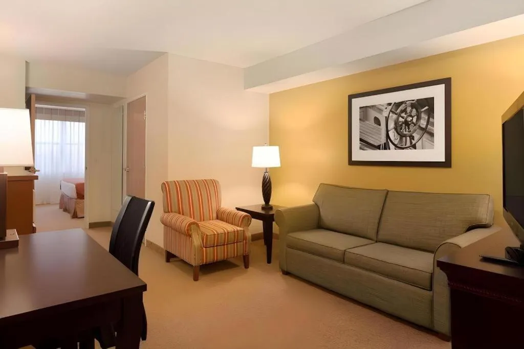 Country Inn & Suites by Radisson, Dundee, MI