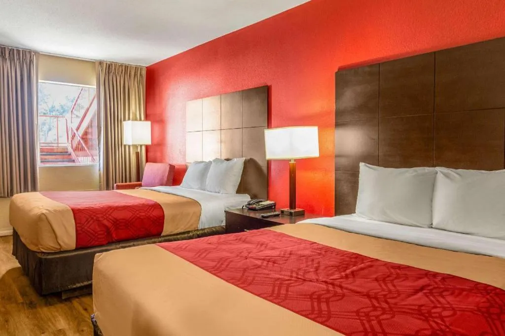 Bed in Econo Lodge Meridian South