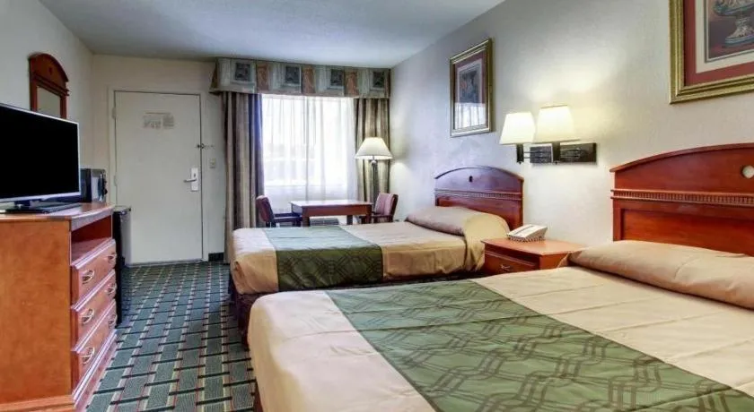 Bed in Econo Lodge Meridian South