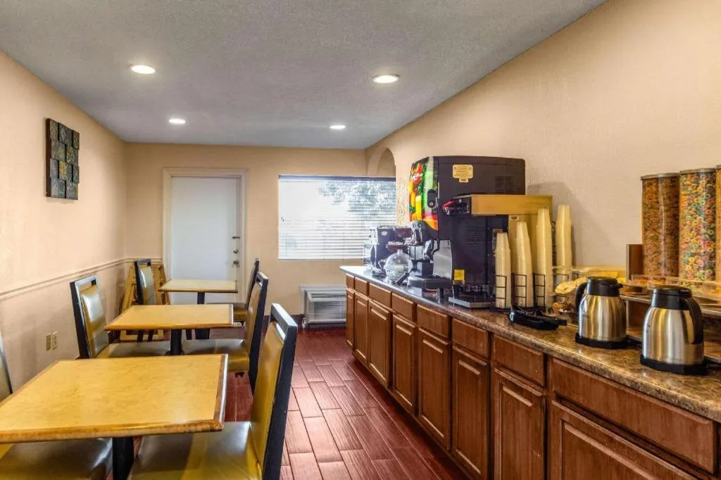 Econo Lodge Meridian South