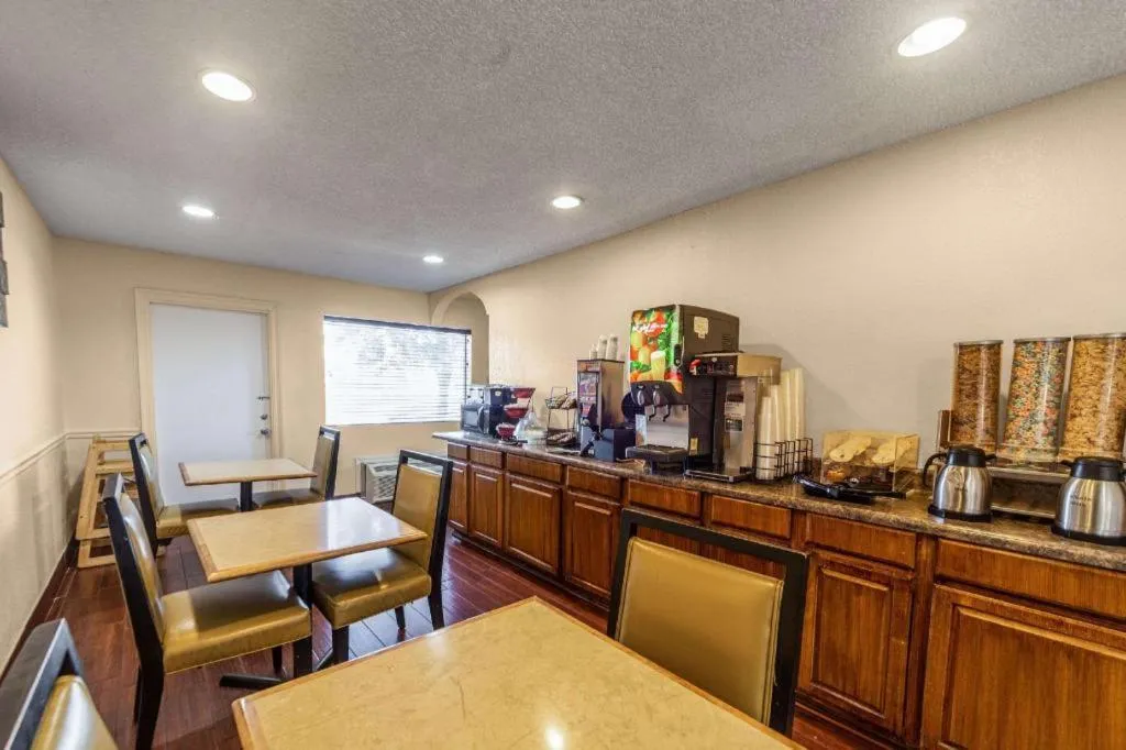 Econo Lodge Meridian South