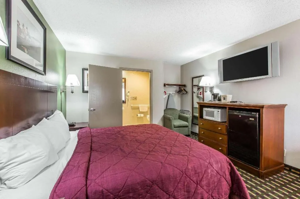 Bed in Quality Inn Homewood Birmingham I-65
