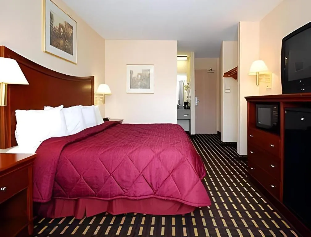 Bed in Quality Inn Homewood Birmingham I-65