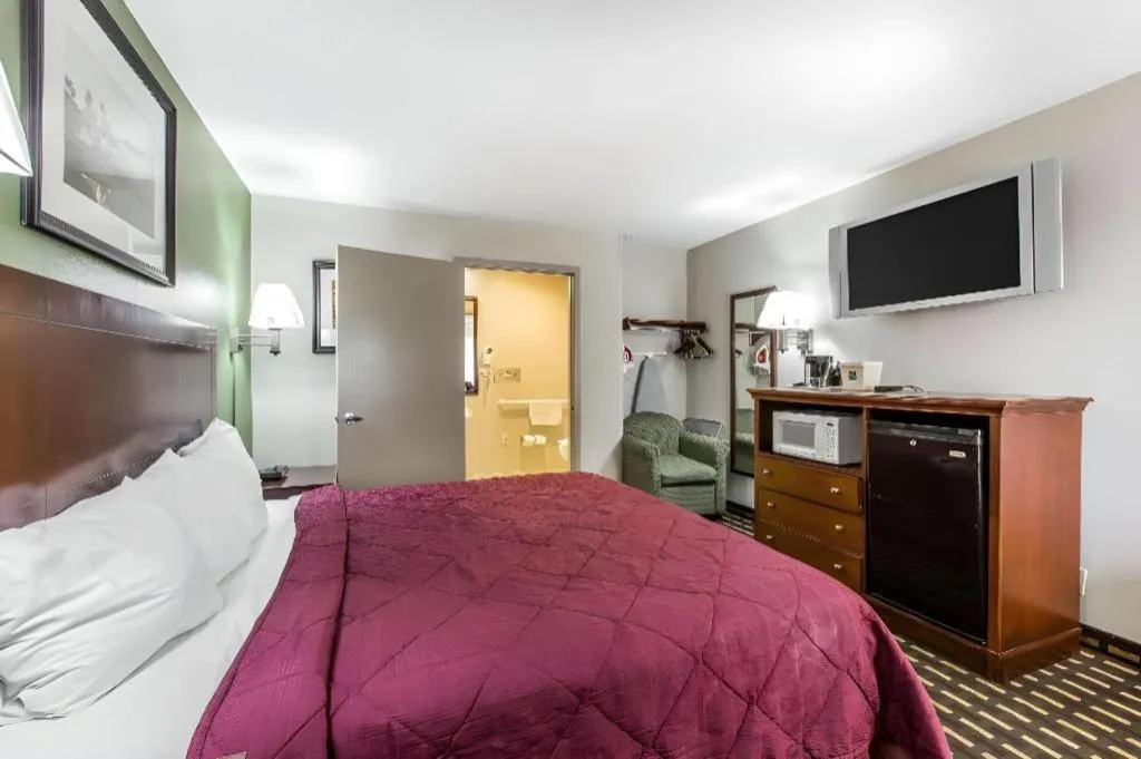 Bed in Quality Inn Homewood Birmingham I-65