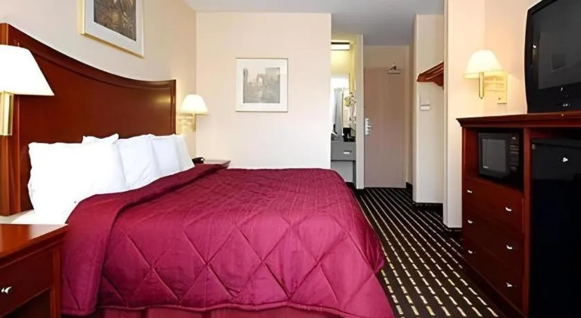 Bed in Quality Inn Homewood Birmingham I-65