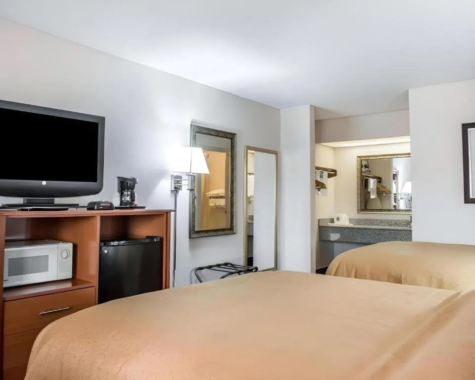 Bed in Quality Inn