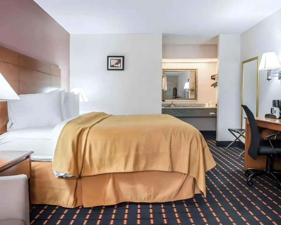 Bed in Quality Inn