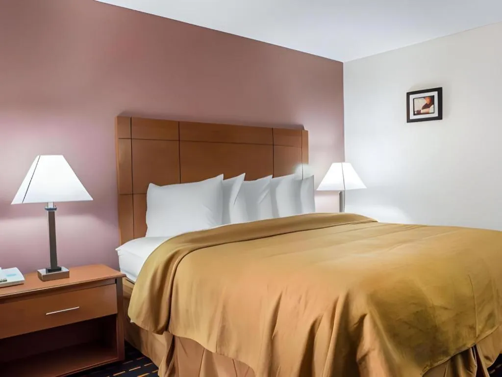 Bed in Quality Inn