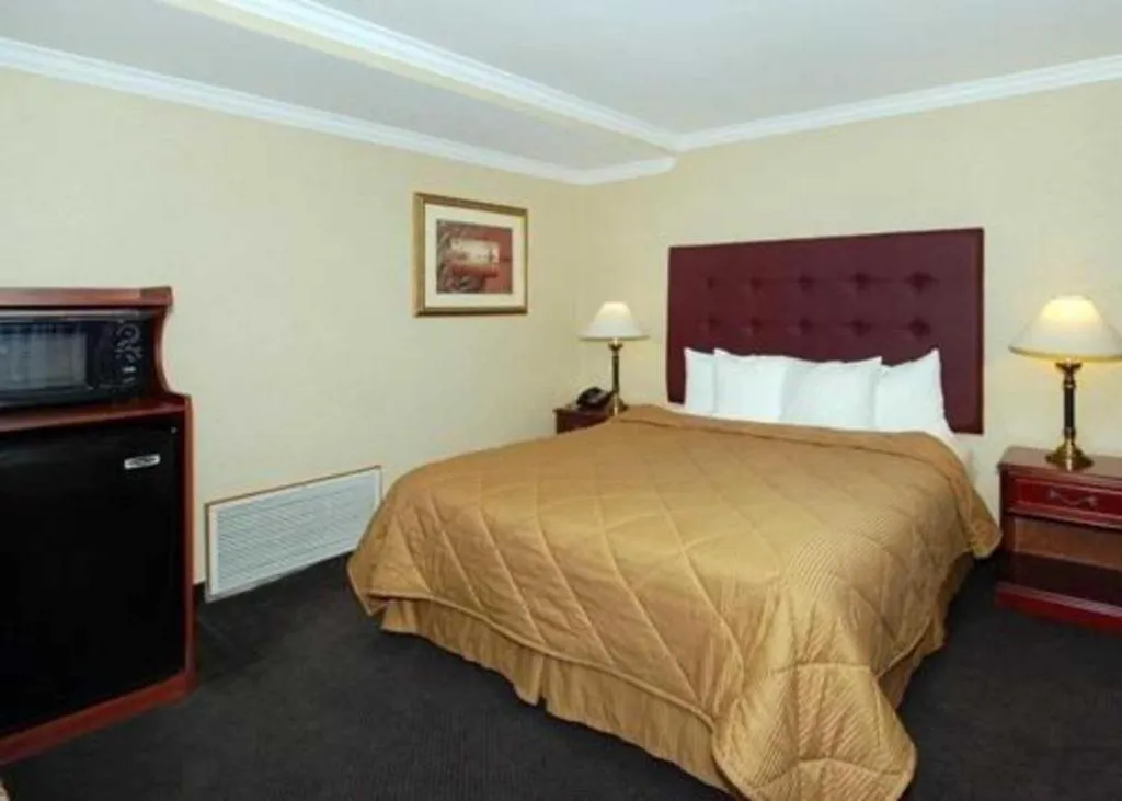 Bed in Quality Inn Near City of Hope