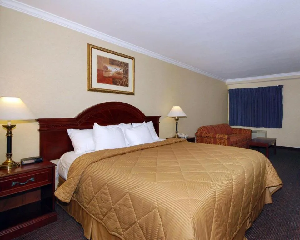 Bed in Quality Inn Near City of Hope