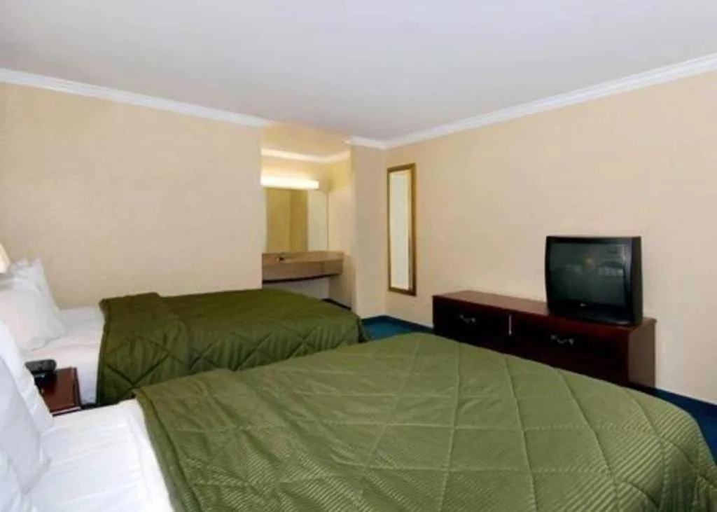 Bed in Quality Inn Near City of Hope