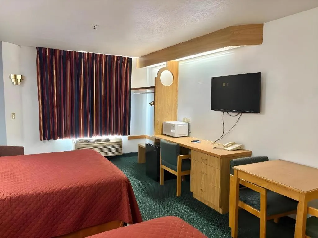 Bed in Rodeway Inn Salem Northgate