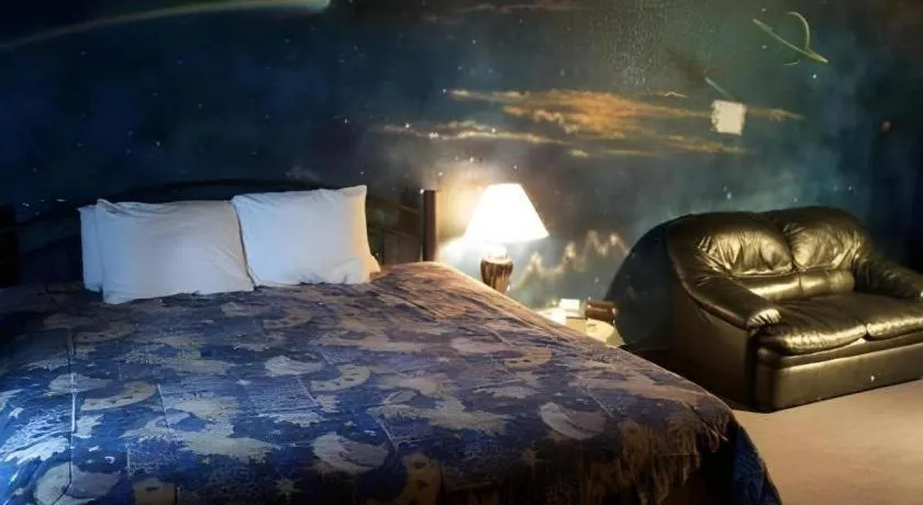 Bed in Quality Inn & Suites Lincoln North