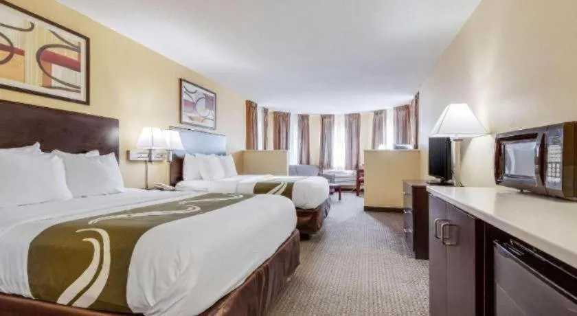 Bed in Quality Inn & Suites Lincoln North