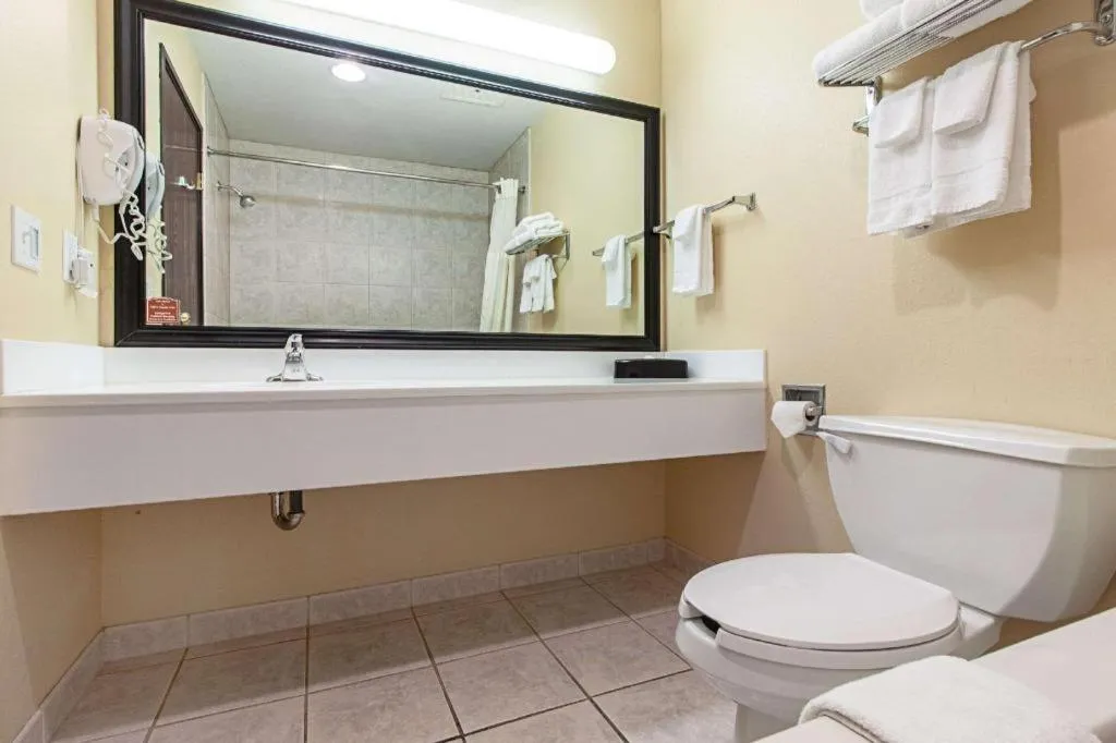 Quality Inn & Suites Lincoln North