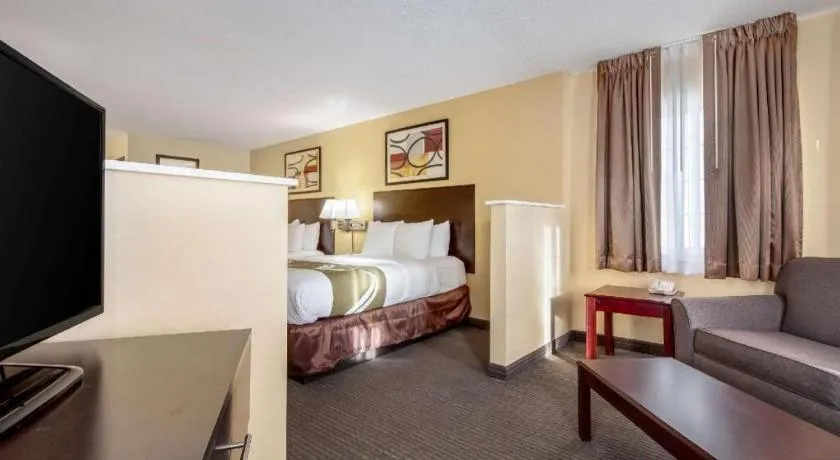 Bed in Quality Inn & Suites Lincoln North