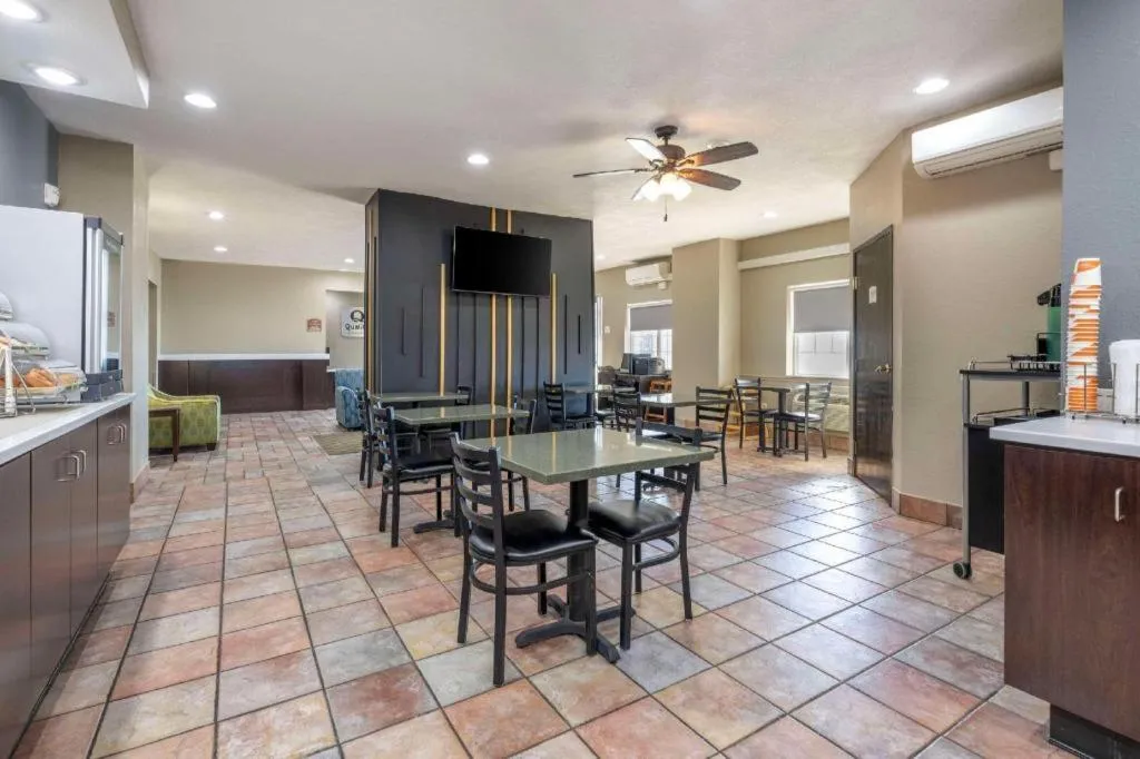 Quality Inn & Suites Lincoln North