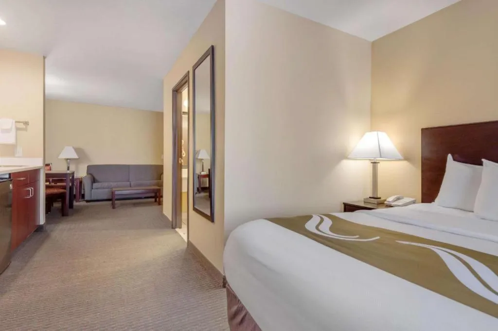Bed in Quality Inn & Suites Lincoln North