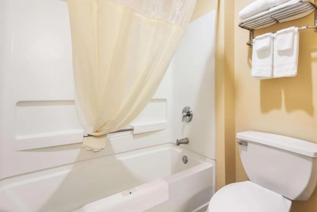 Quality Inn & Suites Lincoln North