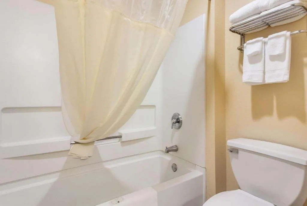 Quality Inn & Suites Lincoln North