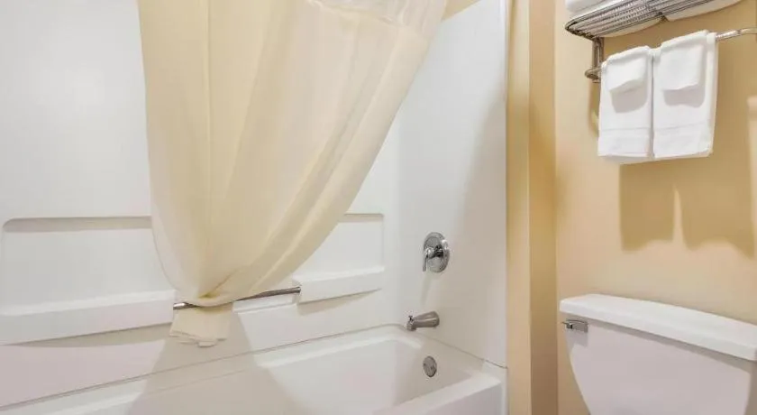 Quality Inn & Suites Lincoln North