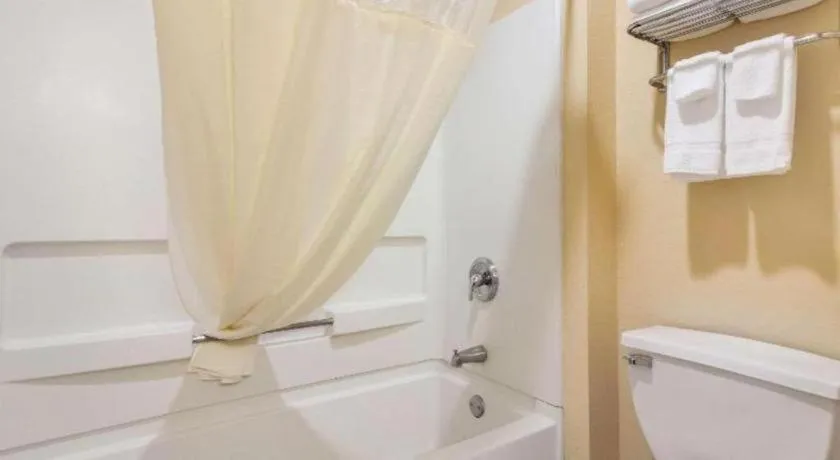 Quality Inn & Suites Lincoln North