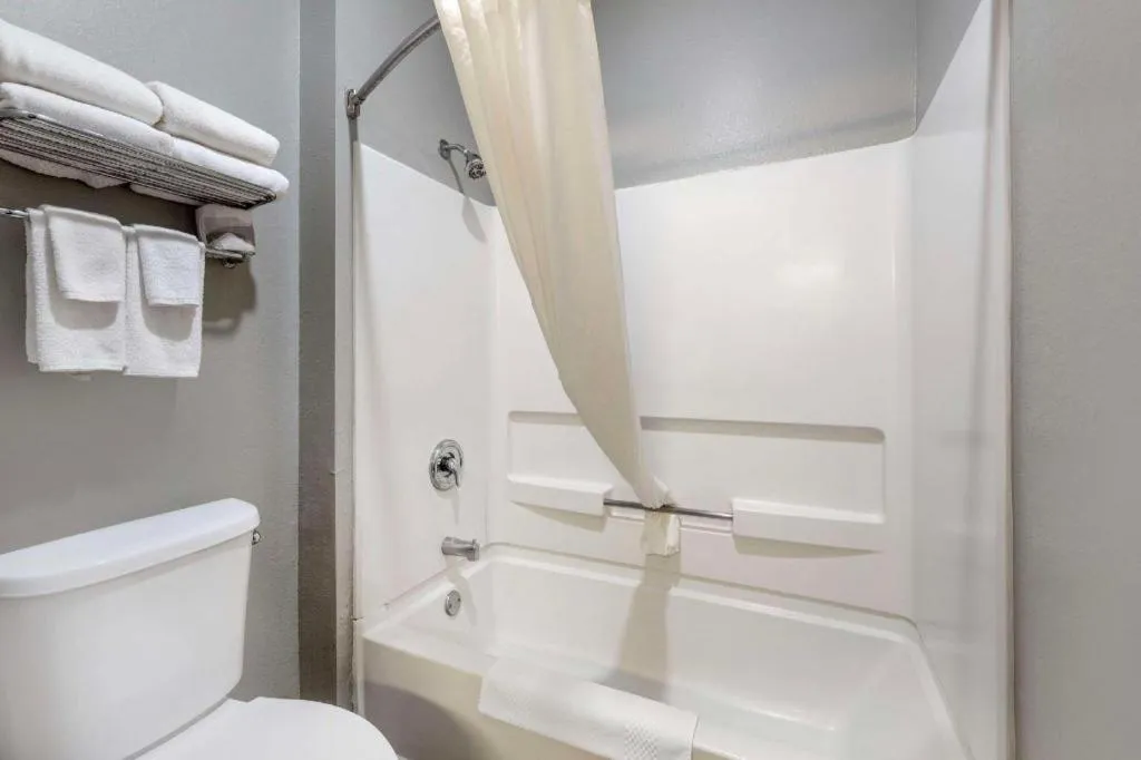 Quality Inn & Suites Lincoln North