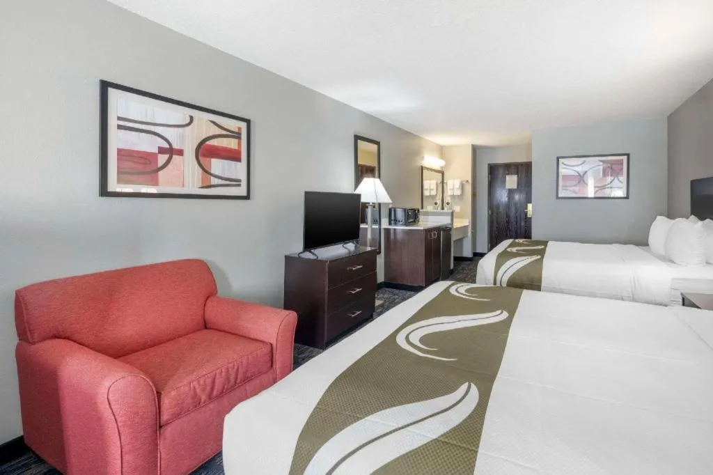 Bed in Quality Inn & Suites Lincoln North