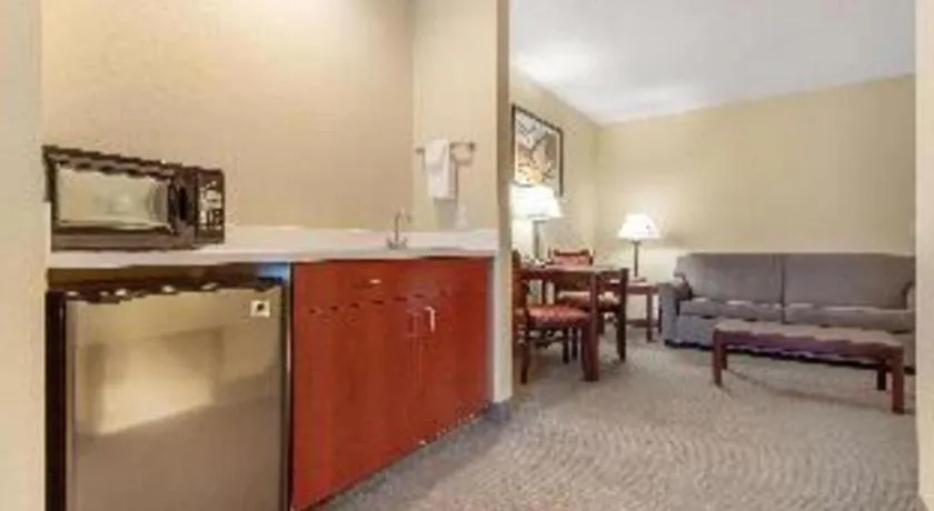 Quality Inn & Suites Lincoln North