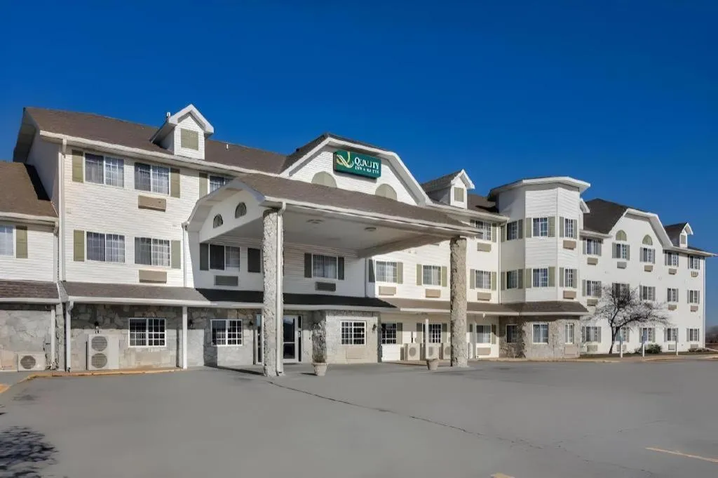 Quality Inn & Suites Lincoln North