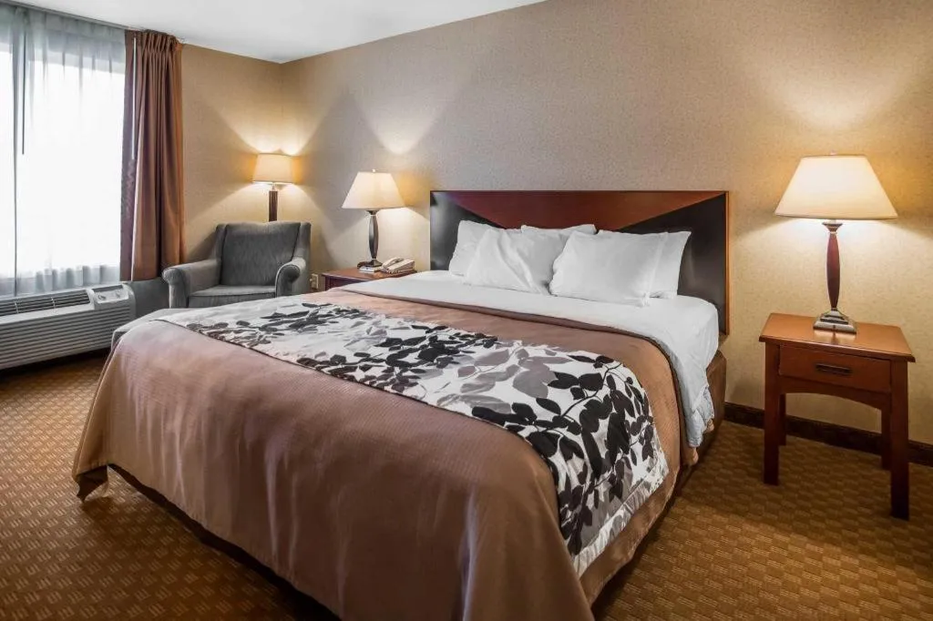 Bed in Rodeway Inn & Suites Salina South