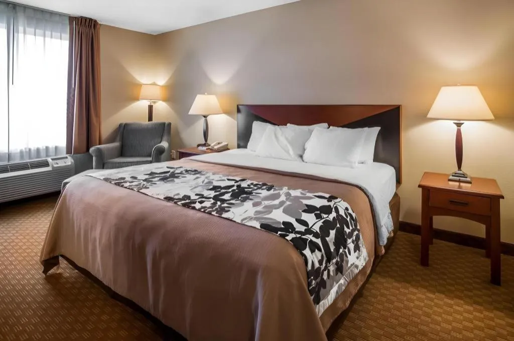 Bed in Rodeway Inn & Suites Salina South