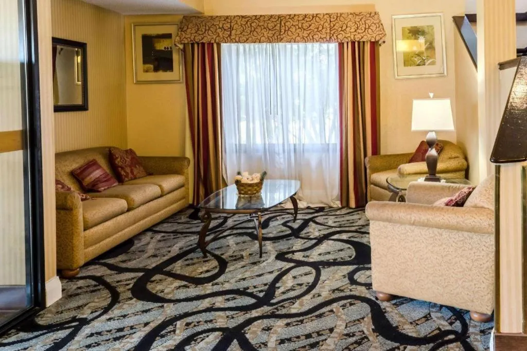 Bed in Quality Inn Meridian