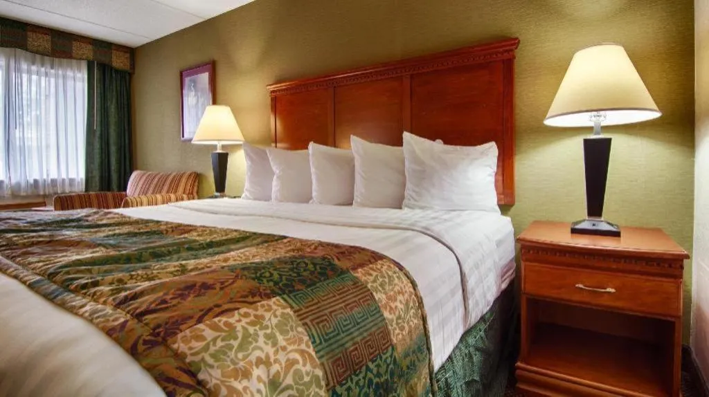 Bed in Best Western Shelbyville Inn and Suites Celebration Inn