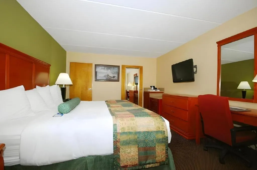 Bed in Best Western Shelbyville Inn and Suites Celebration Inn