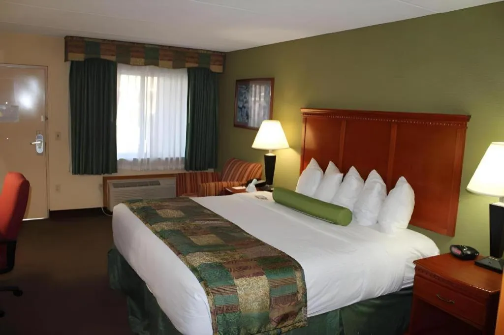 Bed in Best Western Shelbyville Inn and Suites Celebration Inn